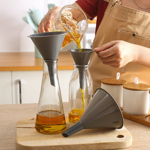 Juego de embudos separadores triangulares, grises, de 3 piezas, de plástico PP, para filtrar aceite y vino, para uso en la cocina - Product Image 1