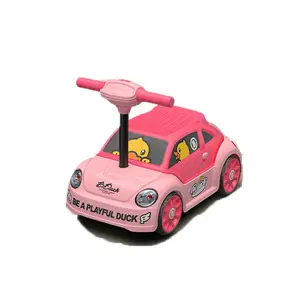 Desain baru bebek kuning kecil kartun mobil bayi roda universal mainan anak bayi keseimbangan skuter anak Twister mobil