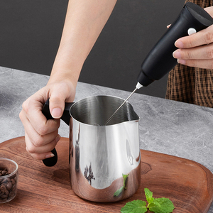 Pichet <span class=keywords><strong>à</strong></span> lait en acier inoxydable 201 avec poignée en plastique Pichet <span class=keywords><strong>à</strong></span> <span class=keywords><strong>café</strong></span> pour expresso Tasse <span class=keywords><strong>à</strong></span> mousser le lait Barista Pichet <span class=keywords><strong>à</strong></span> verser le lait - Product Image 3