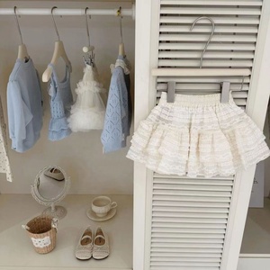 Nouvel ensemble de vêtements printemps-été 2026 pour filles - Ensemble deux pièces tendance en <span class=keywords><strong>tricot</strong></span> à manches courtes et <span class=keywords><strong>jupe</strong></span> à volants - Product Image 3