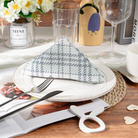 Ensemble de décoration de table élégant, professionnel et moderne pour Pâques, avec serviettes à carreaux verts et anneaux de serviette oreilles de lapin pour les fêtes