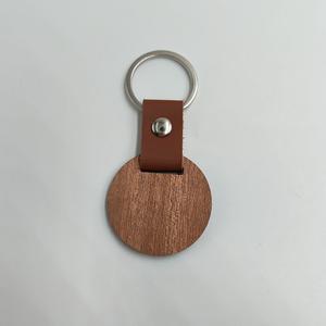 Porte-clés vertical en bois de hêtre massif, porte-clés en bois de noyer noir, gravure au laser, petit cadeau personnalisé - Product Image 5