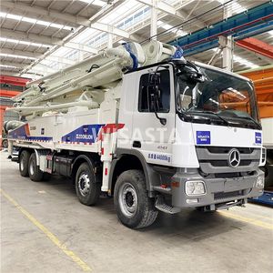 Camión Bomba de Concreto Usado Zoomlion Benz Actros 8X4 con Chasis y Pluma de 56m en Venta - Product Image 1
