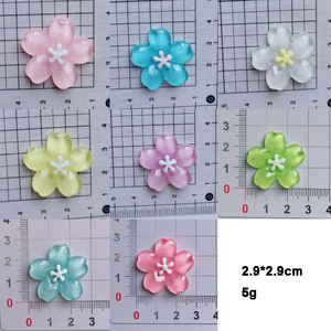 Accessoires de bijoux DIY : Breloques miniatures en résine Fleur de Sakura pour la création de broches, coques de téléphone faites à la main et aimants de réfrigérateur - Product Image 6