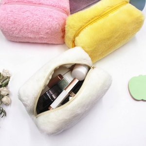 Cosmetic Bag Wholesale Custom Plush Travel Toiletry Makeup Pouch Women Furry Zipper Cosmetic Bag With Logo Faux Fur Coin Purse - Product Image 4