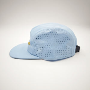 Casquette de sport d'extérieur imperméable en coton 100% à 5 panneaux en maille avec cordon de serrage, fermeture snapback et design triangulaire perforé au laser - Product Image 2