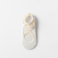 Elegante Spitzen-Rüschen-Ballett-Yoga-Socken mit Doppelseitigem Silikon-Grip, Rutschfeste Barre-Socken mit Kreuzelastikbändern und Individuellem Logo
