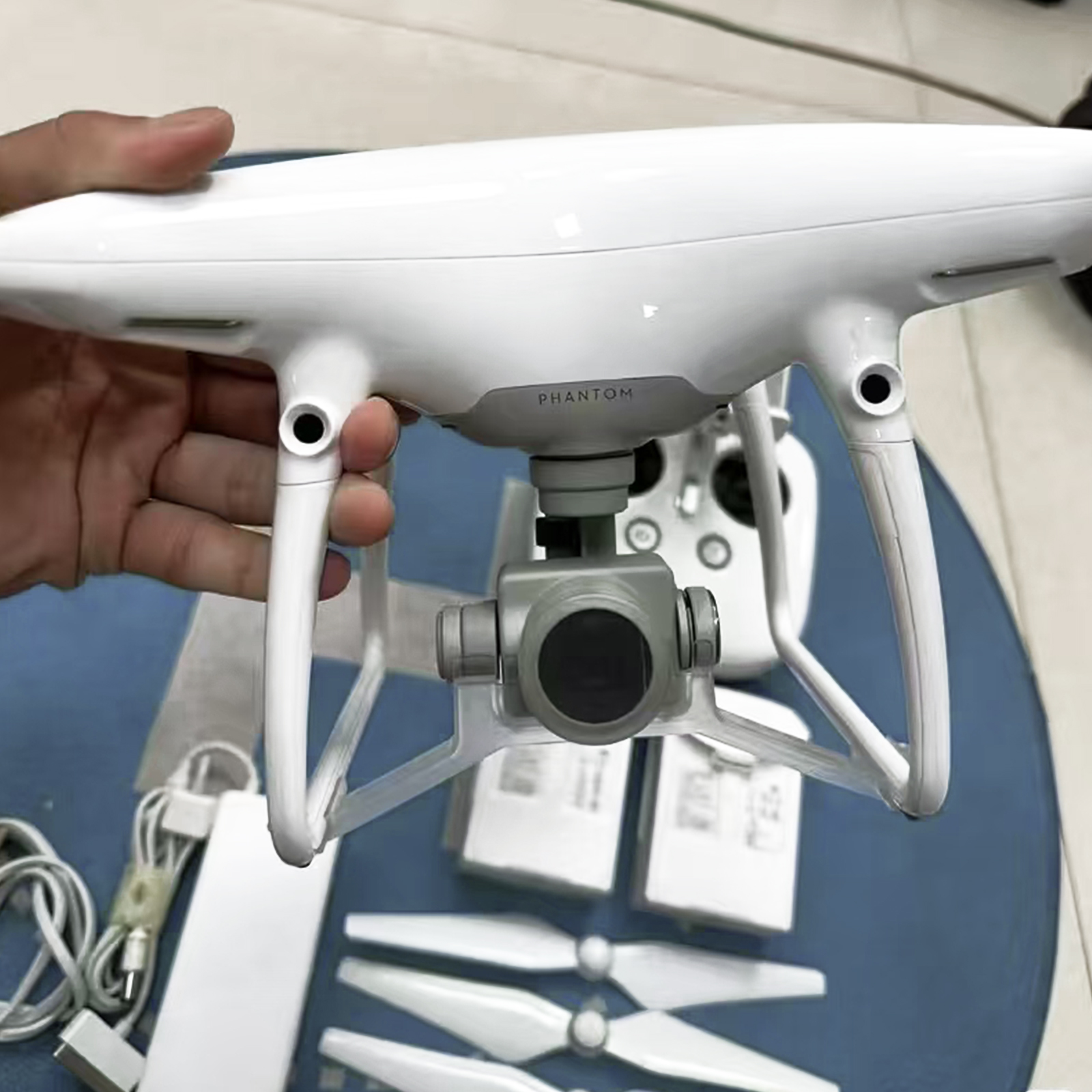 DJI Phantom 4 Pro + V2.0 ドローン 4K HD 60fpsカメラ 1インチ 20MP