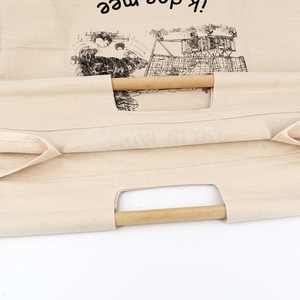 Bolsa <span class=keywords><strong>de</strong></span> Compras <span class=keywords><strong>de</strong></span> Lona <span class=keywords><strong>de</strong></span> Algodón Ecológica <span class=keywords><strong>de</strong></span> Alta Calidad <span class=keywords><strong>con</strong></span> Asa <span class=keywords><strong>de</strong></span> <span class=keywords><strong>Madera</strong></span>, Bolsa <span class=keywords><strong>de</strong></span> Compras <span class=keywords><strong>con</strong></span> Logotipo Impreso Personalizado para Promocionales - Product Image 5
