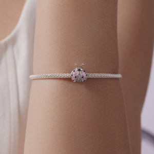 Colgante de mariquita plateado con cristales rosas y pavé, bonito dije de insecto para regalo de joyería, colgante unisex de aleación. - Product Image 5