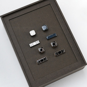 Nhà máy OEM ODM biểu tượng tùy chỉnh mô hình người đàn ông áo sơ mi quần áo nút bấm Fastener Kẽm hợp kim kim loại túi Clip Snap nút cho thobe - Product Image 4