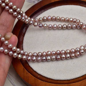 Collier WENCHI 1110 en perles naturelles violettes presque rondes de 4-5 mm, élégant, 38 cm, pour femmes - Product Image 1