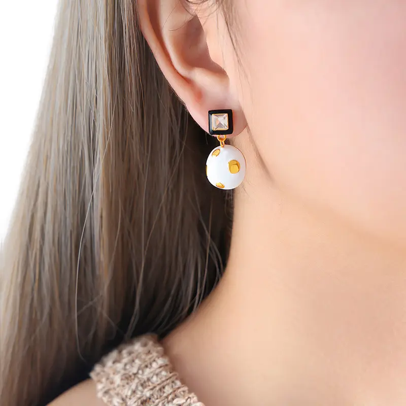 Toptan popüler yönlü Minimalist zirkon küpe topu şekilli beyaz kahverengi damla yağ EarringsFor kadınlar boucle doreille bijoux