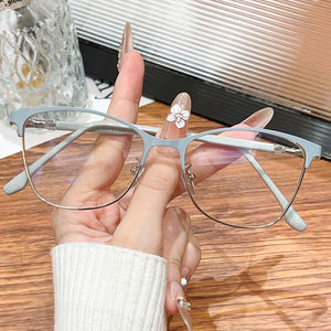 Modieuze Nieuwe Fotochromische Anti-Blauwe Lichtbril Voor Katten, Trendy Metalen Brilmonturen Voor Zowel Mannen Als Vrouwen - Product Image 4