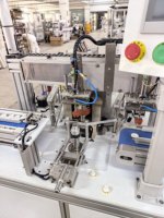 Machine de marquage à chaud horizontale pour le marquage à chaud circulaire complet des côtés des bouchons en plastique, facile à utiliser
