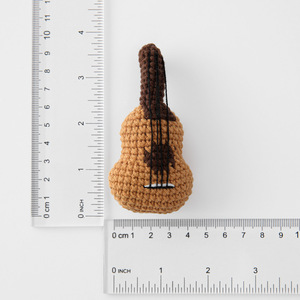 Broche de Guitarra Tejido a Crochet, Estilo Rock, Accesorio Decorativo para Chaquetas Vaqueras de Hombre, Regalo de Lana para Hermano Menor - Product Image 4