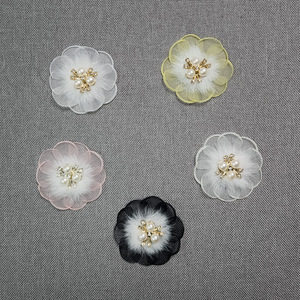 Nouveau design 2026, bord brûlé, <span class=keywords><strong>fleur</strong></span> 3D, bricolage fait main avec <span class=keywords><strong>pompon</strong></span> en fourrure pelucheuse, accessoires de vêtement en cristal - Product Image 2