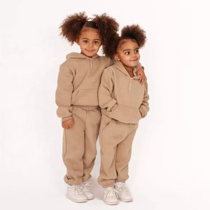 Survêtement de sport Beige uni personnalisé, ensemble de survêtement à capuche et de jogging en polaire unisexe pour enfants - Product Image 2