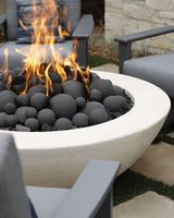Table de foyer extérieur personnalisable avec logo pour événements commerciaux en terrasse