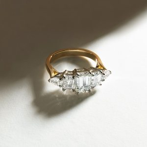Bague de fiançailles en diamant de laboratoire taille brillant émeraude pour femme, disponible en or jaune, or blanc, or rose, bijoux de mariée de luxe - Product Image 5