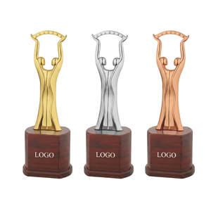 Elegante trofeo de premio en bronce, plata y oro, ideal para el reconocimiento de empleados, concursos educativos y funciones anuales. - Product Image 1
