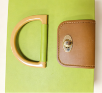 Boîte cadeau rigide écologique de luxe avec poignée et impression de logo en relief pour cadeaux d'affaires et de fêtes