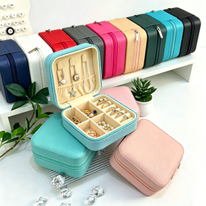 Boîte de présentation de bijoux de luxe en gros d'usine, étui de rangement de voyage en cuir PU et velours avec logo personnalisé - Product Image 1