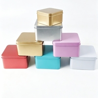 Boîte en étain carrée multicolore pour thé/biscuits/bonbons - une boîte en étain pour emballages cadeaux et souvenirs