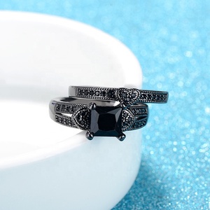 Luxe 18K Plaqué Or Double Rangée Bague En Cristal Noir Amour Coeur Cubique Zircone Couple Anneaux Ensemble Évider Conception Anneau Empilable - Product Image 5