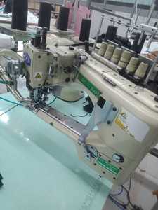 Machine à coudre industrielle plate à 4 <span class=keywords><strong>aiguilles</strong></span> et 6 fils, modèle Yamato FD-62G, d'occasion. - Product Image 6