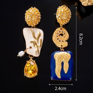 Boucles d'oreilles vintage au style luxueux et élégant, ornées du nouveau motif asymétrique « œil du diable » de Shapa, exsudant une touche de raffinement. - Product Image 4