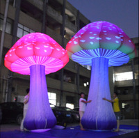 Champignon Nouveau produit Champignon gonflable géant avec lumière LED et souffleur pour l'extérieur, la fête de Noël, la scène et les décorations.