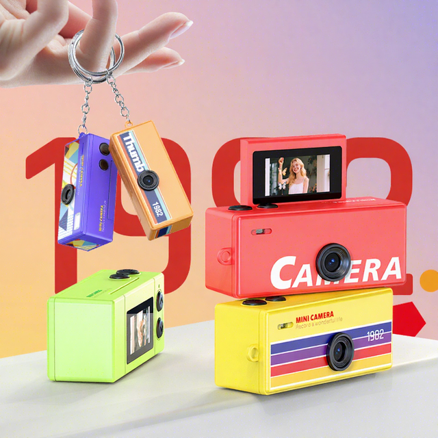 New Arrival Flip Screen Decoration 1080P HD Keychain Camera Retro Classic Compact Thumb Digital Cam with Flashlight & Colors
