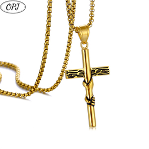 Collier long en acier rétro avec pendentif en forme de poing croisé, style européen et américain, pour hommes, fabrication sans intermédiaires pour gagner en différence de prix - Product Image 1