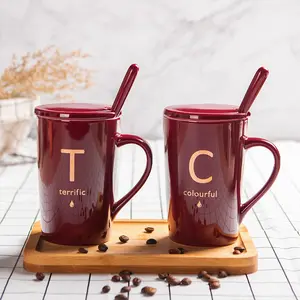 nette tassen souvenirs Suppliers-Kreative Keramik becher Brief becher Trend Kaffeetasse mit Deckel Löffel Wasser Tasse nach Hause Tee tasse