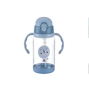 BPA-Free Custom Logo tazza di plastica Sippy per bambini bambino che beve allenamento con due manici bottiglia carina cartone animato Design palestra all'aperto applicabile