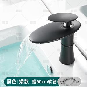 Grifo de lavabo negro de un solo orificio con caño en cascada, de cobre, montado en el encimera, estilo contemporáneo - Product Image 2