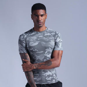 T-shirt athlétique pour homme coupe ajustée résistant aux odeurs pour la récupération et l'entraînement avec technologie d'évacuation de l'humidité - Product Image 2