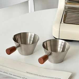 Taza medidora de acero inoxidable de 100 ml con escala, para espresso, con boquilla en V y mango de madera, accesorios metálicos para espresso y latte - Product Image 6