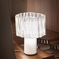 Lampe de bureau LED moderne et simple avec corps en fer, intensité réglable et lumière douce pour la protection des yeux, idéale pour la maison, la chambre et le salon