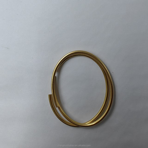 วี ฟอก สร้อยข้อมือทองคำ 18K รูปใบโคลเวอร์สี่แฉกสำหรับผู้หญิง สไตล์คลาสสิก ประดับด้วยไวท์ฟริทิลลารีและเรดอะเกต เครื่องประดับชั้นดี - Product Image 4