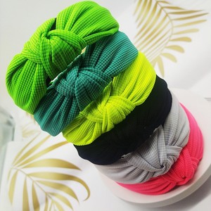 Bando warna solid berbingkai lebar, aksesori rambut rajut serbaguna, ikat kepala wajah silang simpul