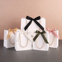 Sacs de courses en papier de diverses couleurs en gros, sacs à bijoux en papier d'art blanc laminé pour bagues de mariage, lunettes, montres