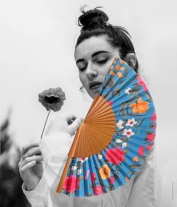 Éventails pliants en bois personnalisés imprimés en espagnol pour festivals ou événements - Product Image 4