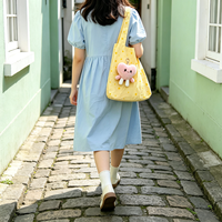 Porte-clés en peluche en forme de cœur en gros avec sac en peluche portable réutilisable, sac de courses jaune personnalisé avec porte-clés en peluche