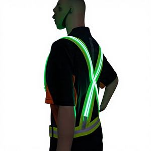 Gilet de sécurité LED à double fibre adapté aux sports de plein air: cyclisme de nuit, <span class=keywords><strong>escalade</strong></span> et marathon - Product Image 1