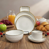 Service de table en porcelaine blanche à bordure dorée en relief, 32 pièces, vaisselle européenne de luxe, assiettes, bols, tasses à café