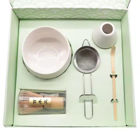 Nouvelle Mode Coffret Cadeau Matcha Comprenant un Bol Matcha, un Support Chasen, un Fouet en Bambou, une Cuillère à Thé, un Tamis en Métal – 5 Outils Matcha