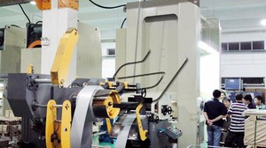 Bisagra de resorte Prensa completamente automática de alto rendimiento de la línea de producción de bisagras de acero inoxidable Máquina para hacer bisagras - Product Image 6