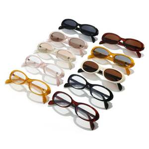 Gafas de Sol Personalizadas con Logotipo, Moda 2025, Estilo Y2K, Patillas con Perlas, Negras, para Mujer, Protección UV400, Montura Pequeña Ovalada - Product Image 6